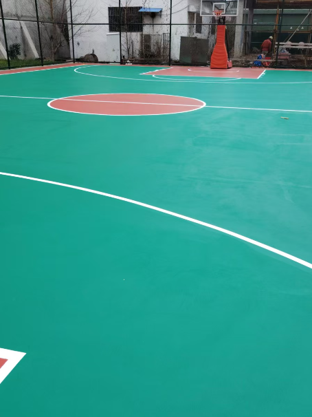 荣邦乡 球场长期使用易出现地面开裂
